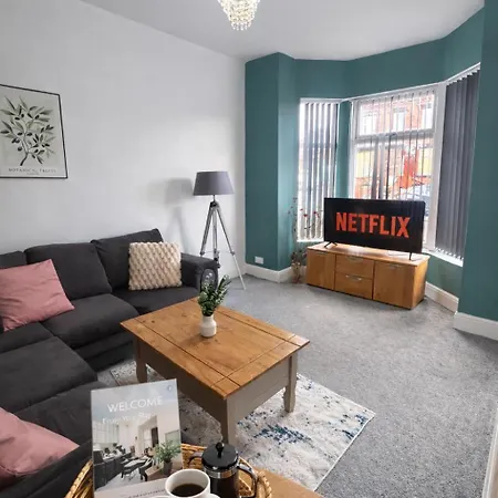 Family-Friendly 4Br Stay, 8 Beds Parking Apartment *