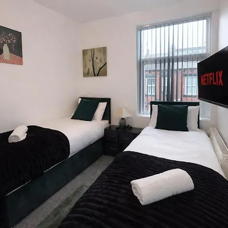 Family-Friendly 4Br Stay, 8 Beds Parking Apartment *