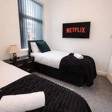 Family-Friendly 4Br Stay, 8 Beds Parking Apartment *
